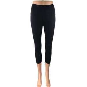 Aritzia Golden Black Skinny Cheeky Hi-Rise Capri Cropped Leggings Pants Size 2